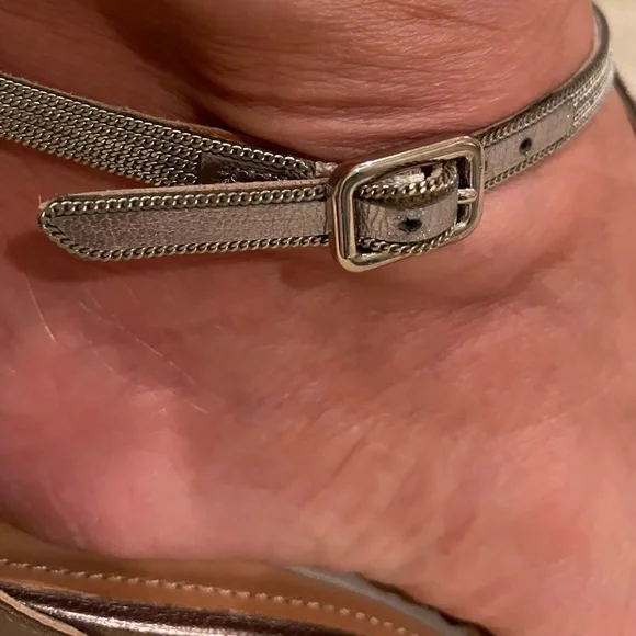 Salvatore Ferragamo Bilis elegant metallic highheel t-strap sandals size 8 italy